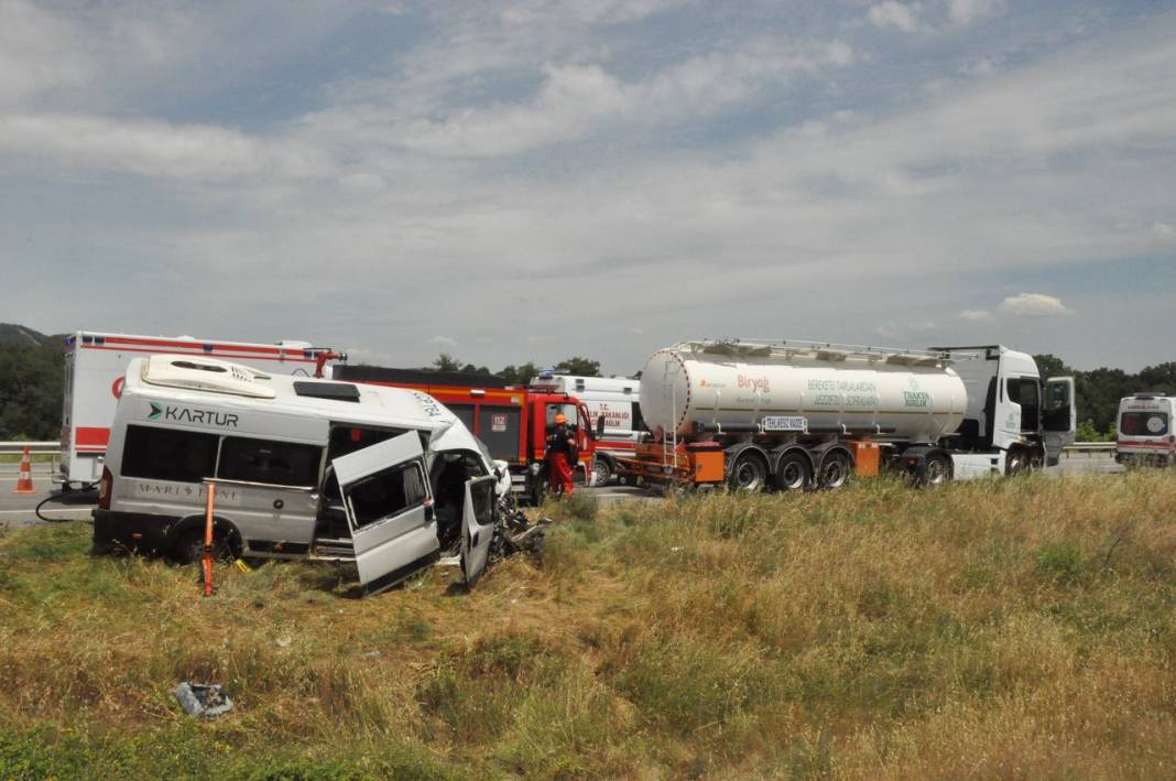 Personel servisi tankere çarptı: 14 yaralı 1